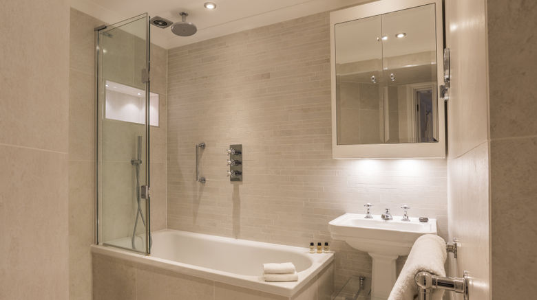 <b>Sloane Place Room</b>. Images powered by <a href="https://www.leonardoworldwide.com/" title="Leonardo Worldwide" target="_blank">Leonardo</a>.
