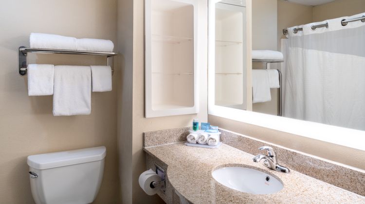 Holiday Inn Express Ashland Room