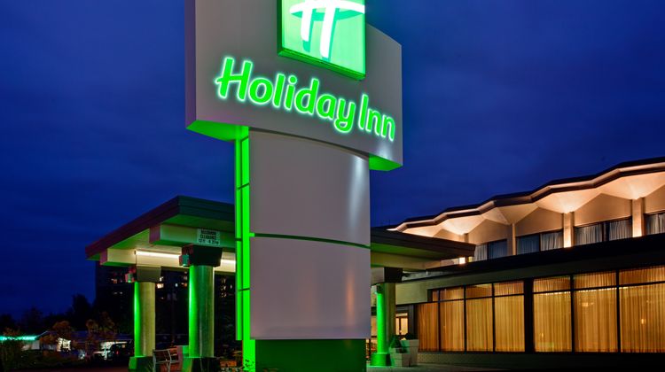 Holiday Inn Sudbury Exterior