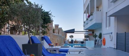 Alexis Hotel Exterior