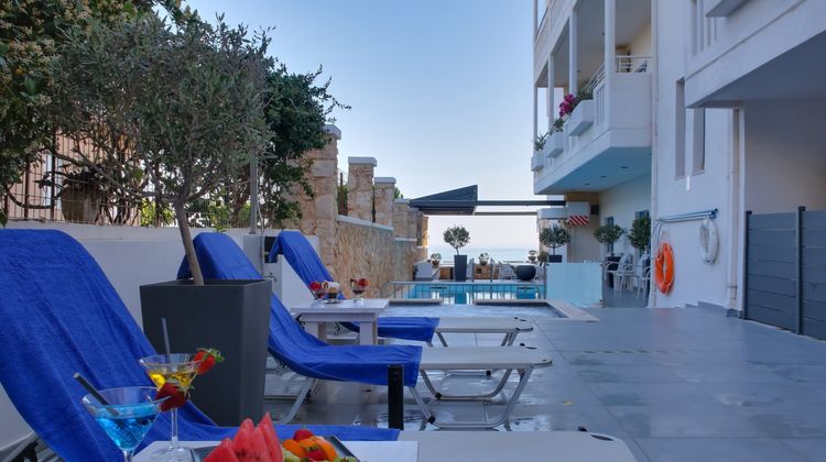 Alexis Hotel Exterior