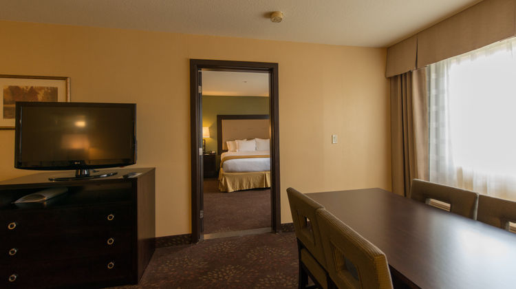 Holiday Inn Express Portland East Suite