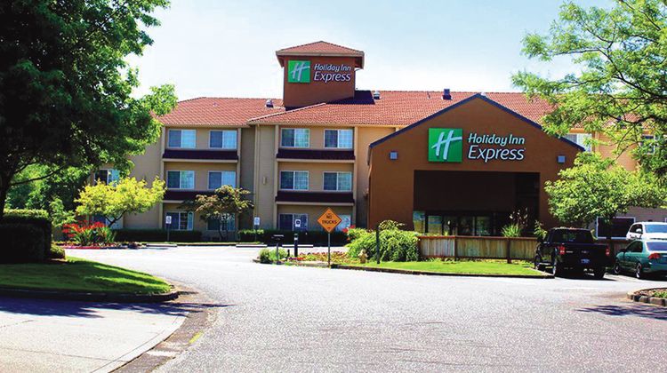 Holiday Inn Express Portland East Exterior