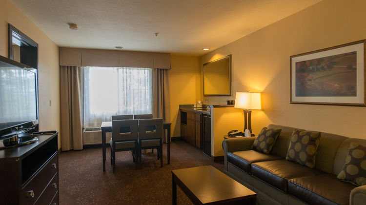 Holiday Inn Express Portland East Suite