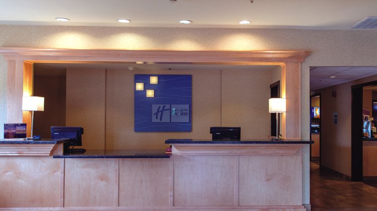 Holiday Inn Express Portland East Lobby