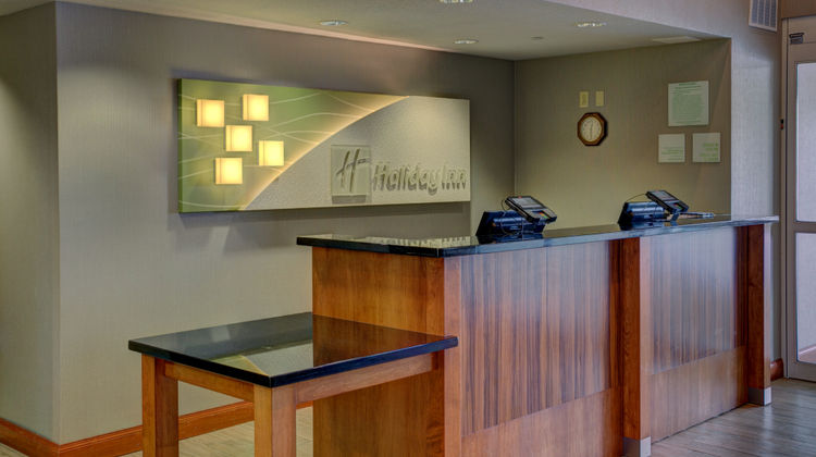 Holiday Inn & Suites Milwaukee Airport Lobby