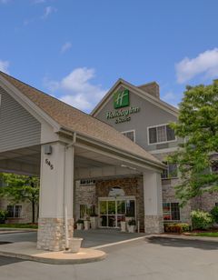 Holiday Inn & Suites Milwaukee Airport