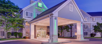 Holiday Inn & Suites Milwaukee Airport Exterior