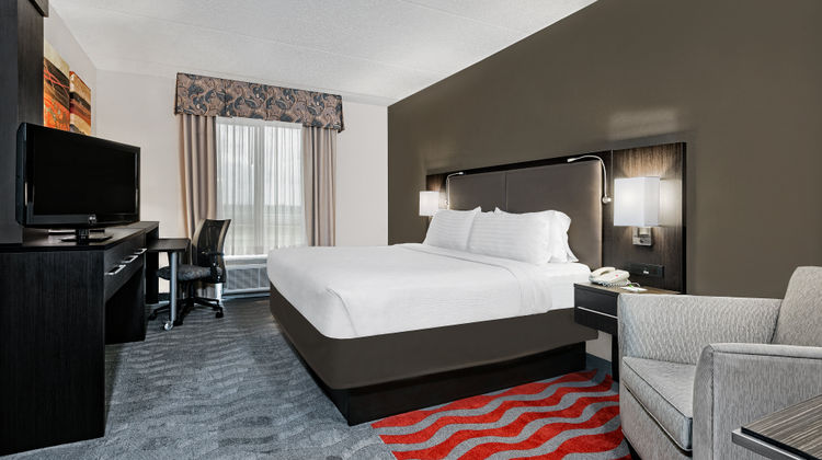 Holiday Inn Hotel & Suites Room