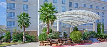 Holiday Inn Hotel & Suites Exterior
