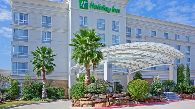 Holiday Inn Hotel & Suites Exterior