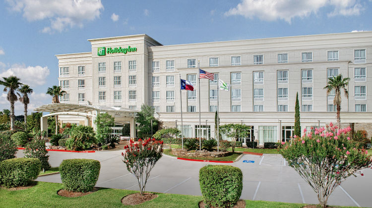Holiday Inn Hotel & Suites Exterior