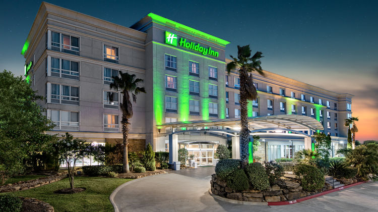 Holiday Inn Hotel & Suites Exterior