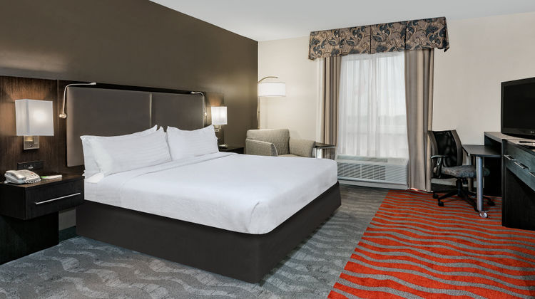 Holiday Inn Hotel & Suites Room