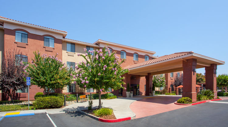 Holiday Inn Express & Suites Davis Exterior