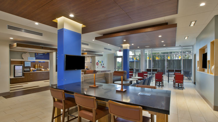 Holiday Inn Express South Hill Lobby