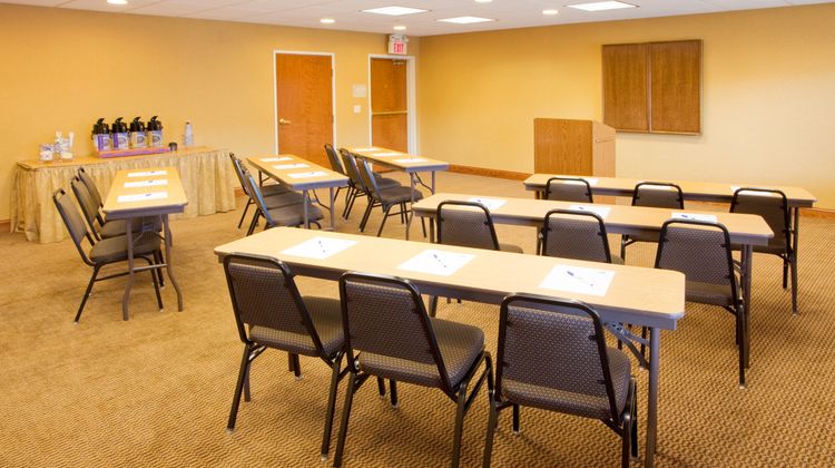 Holiday Inn Express Hotel & Suites Meeting