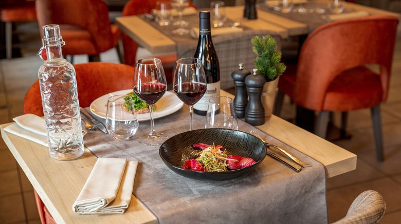 <b>Les Loges Blanches Restaurant</b>. Images powered by <a href="https://www.leonardoworldwide.com/" title="Leonardo Worldwide" target="_blank">Leonardo</a>.