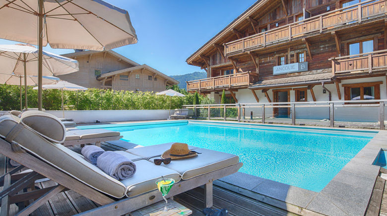 <b>Les Loges Blanches Pool</b>. Images powered by <a href="https://www.leonardoworldwide.com/" title="Leonardo Worldwide" target="_blank">Leonardo</a>.