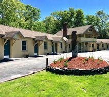 Scottish Inn Exterior