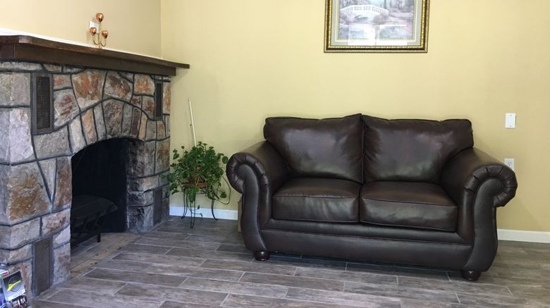 <b>Scottish Inn Lobby</b>. Images powered by <a href="https://www.leonardoworldwide.com/" title="Leonardo Worldwide" target="_blank">Leonardo</a>.