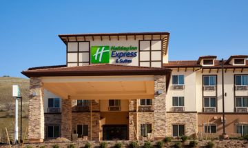 Holiday Inn Express Hotel & Suites