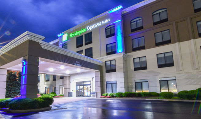 Holiday Inn Express & Suites Northwest Exterior