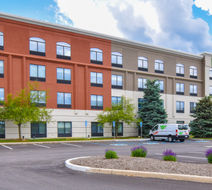 Holiday Inn Express & Suites Northwest Exterior