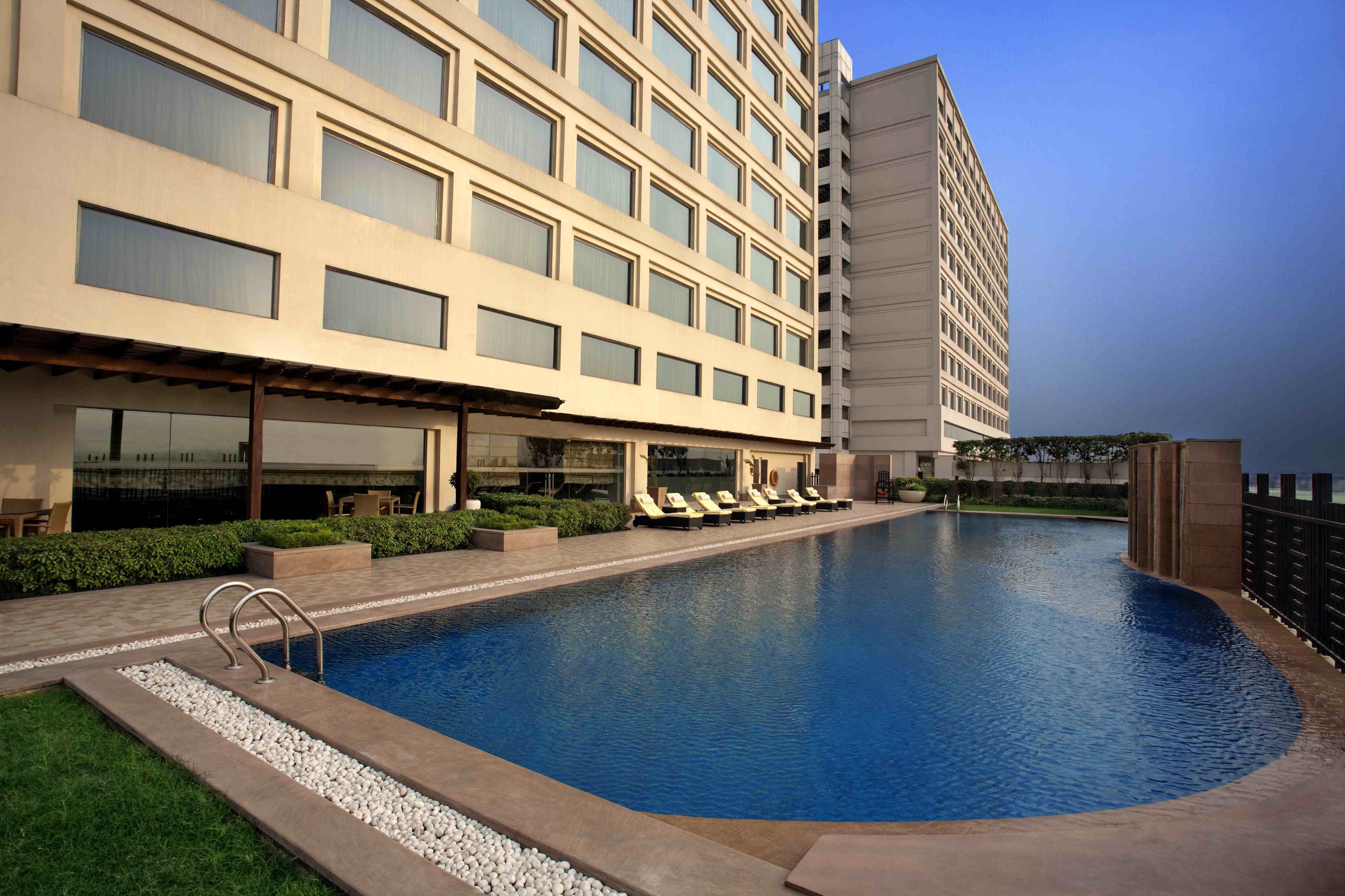 Hotel 🏨 Fraser Suites Mayur Vihar Crown Plaza Star City Mall Mayur Vihar 1  Extention Noida - YouTube