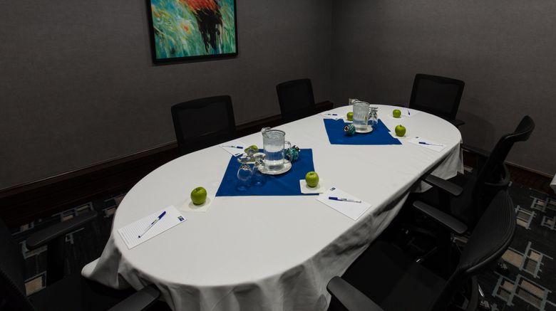 <b>Holiday Inn Express Edmonton Downtown Meeting</b>. Images powered by <a href="https://www.leonardoworldwide.com/" title="Leonardo Worldwide" target="_blank">Leonardo</a>.