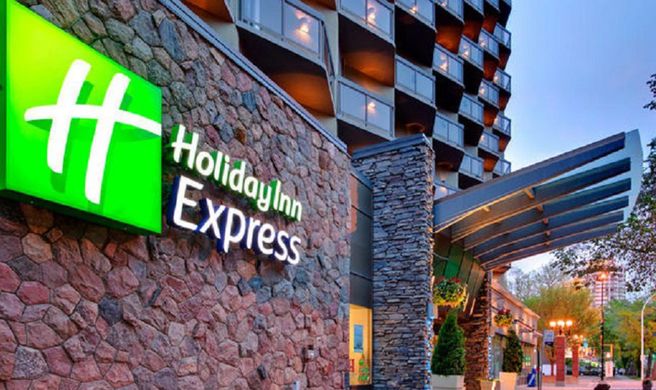 Holiday Inn Express Edmonton Downtown Exterior