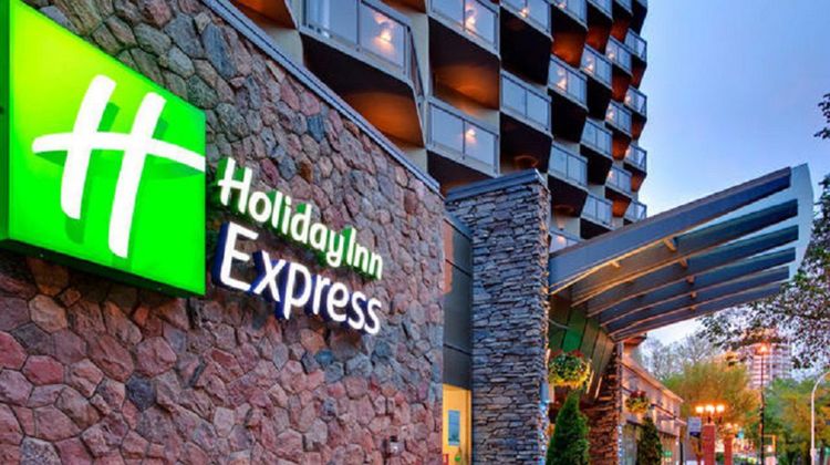 Holiday Inn Express Edmonton Downtown Exterior