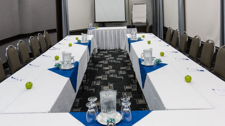 <b>Holiday Inn Express Edmonton Downtown Meeting</b>. Images powered by <a href="https://www.leonardoworldwide.com/" title="Leonardo Worldwide" target="_blank">Leonardo</a>.