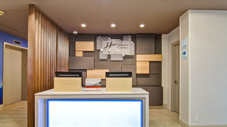 Holiday Inn Express Lobby