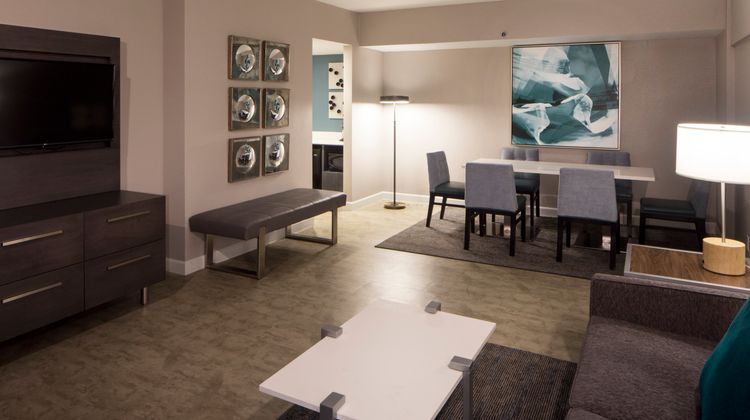 Hotel Indigo Harrisburg/Hershey Suite