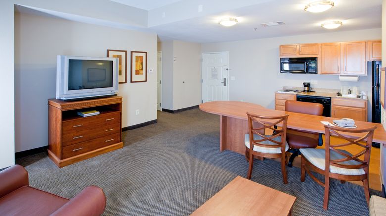 <b>Candlewood Suites Downtown Room</b>. Images powered by <a href="https://www.leonardoworldwide.com/" title="Leonardo Worldwide" target="_blank">Leonardo</a>.