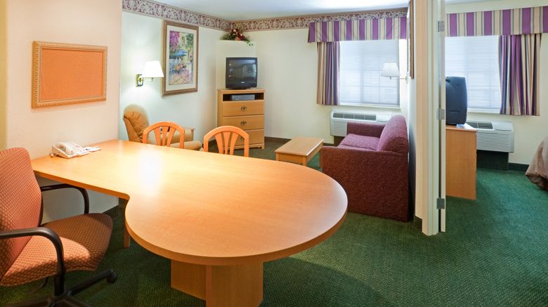 <b>Candlewood Suites Suite</b>. Images powered by <a href="https://www.leonardoworldwide.com/" title="Leonardo Worldwide" target="_blank">Leonardo</a>.