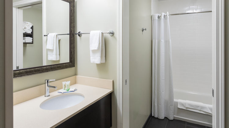 Staybridge Suites Omaha West Room