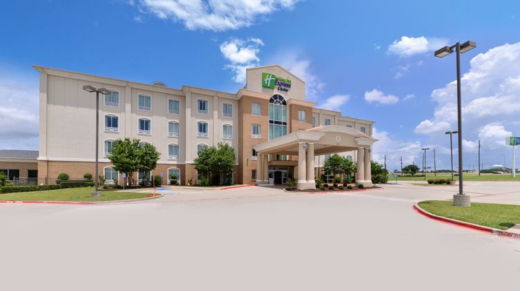 Holiday Inn Express Hotel & Suites Exterior