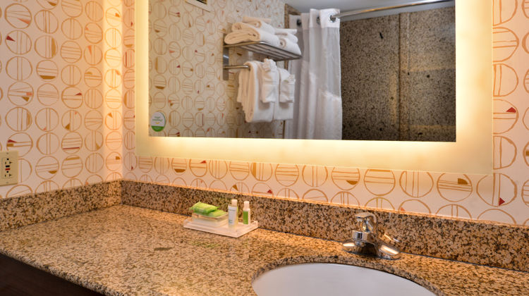 Holiday Inn Hotel & Suites Room