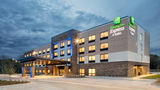Holiday Inn Express & Suites Riverfront Exterior