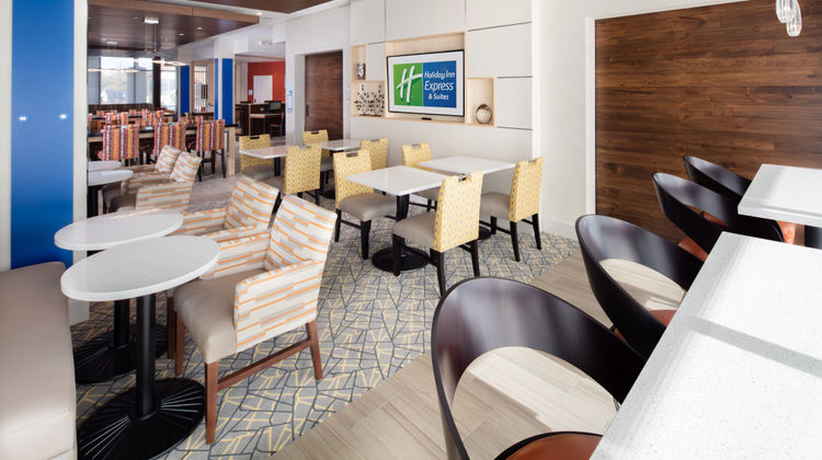 Holiday Inn Express & Suites Riverfront Restaurant