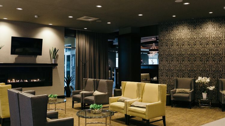 Holiday Inn Hotel & Suites East Peoria Lobby