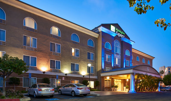Holiday Inn Express Sorrento Valley Exterior