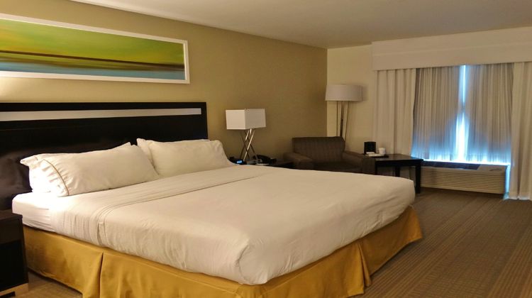 Holiday Inn Express & Suites Montgomery Room