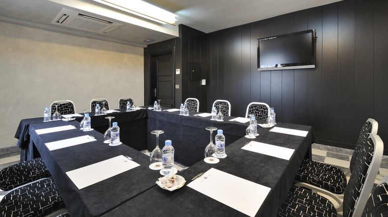 <b>Salles Hotel Aeroport Girona Meeting</b>. Images powered by <a href="https://www.leonardoworldwide.com/" title="Leonardo Worldwide" target="_blank">Leonardo</a>.