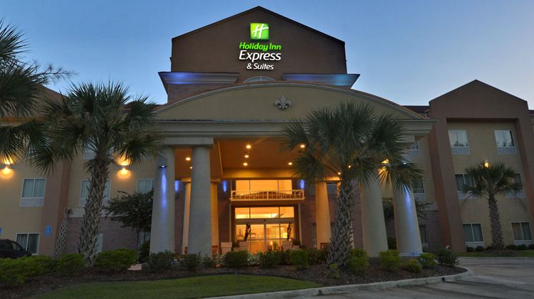 Holiday Inn Express Hotel & Suites Exterior