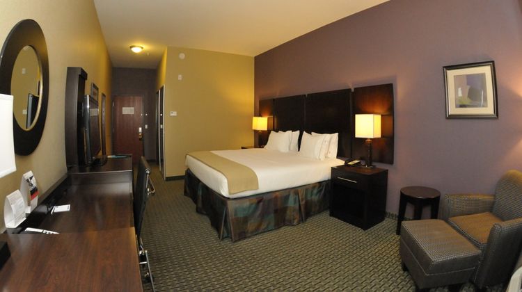 Holiday Inn Express Hotel & Suites Suite