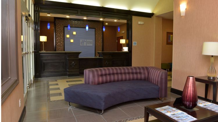 Holiday Inn Express Hotel & Suites Exterior