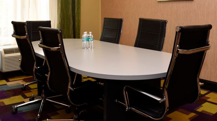 Holiday Inn Express Hotel & Suites Meeting